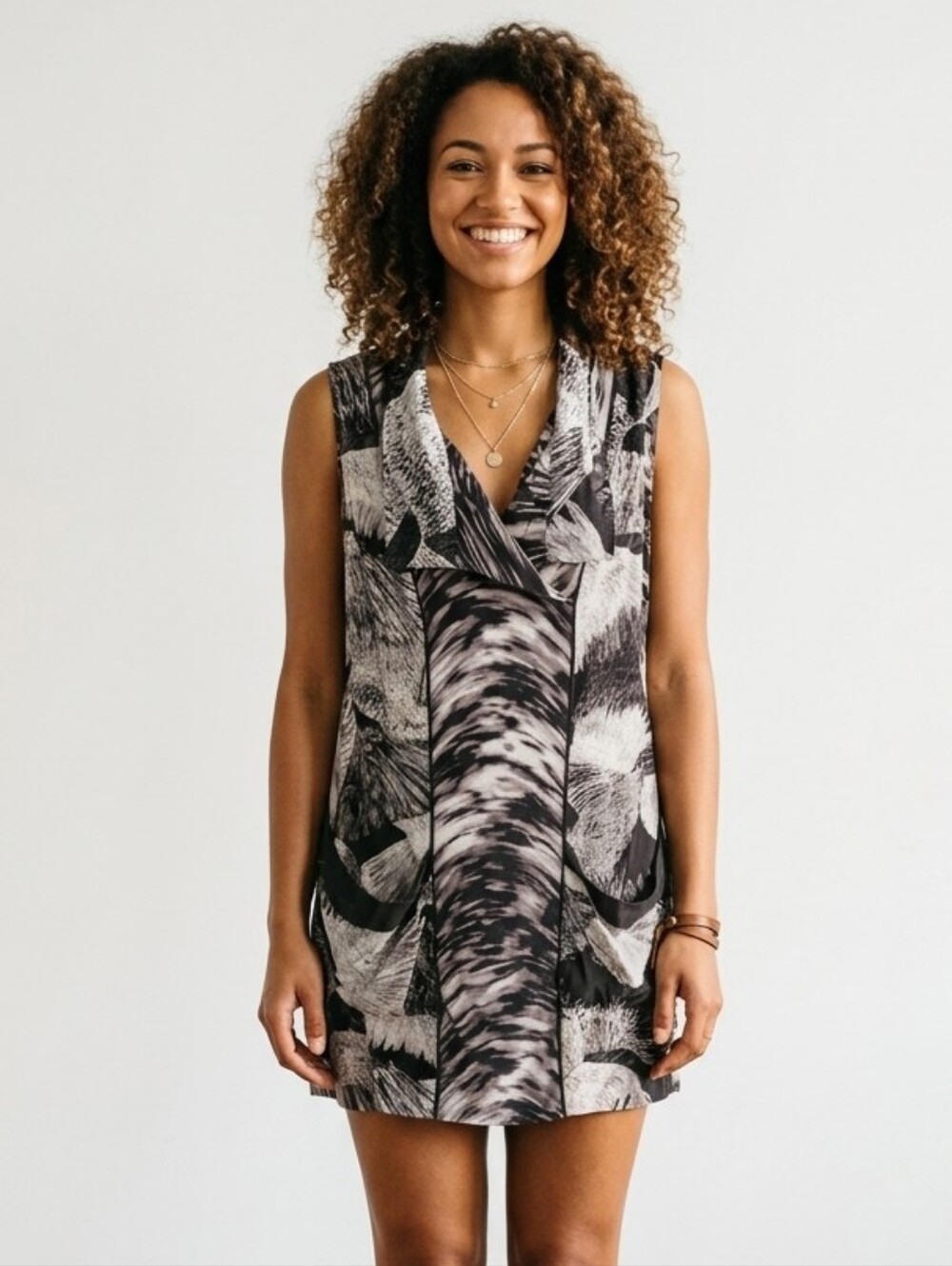 Bcbg MaxAzrua 100% silk feathers print grey black dress Medium @v